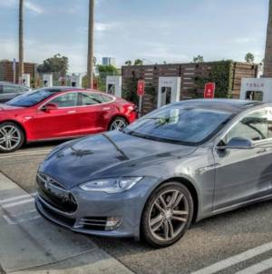 Ford a încheiat un acord cu Tesla pentru acces la stațiile de încărcare