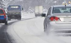 Zăpada a blocat traficul pe mai multe drumuri naționale