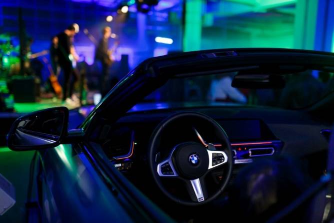BMW și Urma, un „secret gig” în lumea mașinilor premium