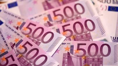 Zilele bancnotei de 500 de euro se apropie de final. Apar noi bancnote de 100 şi de 200 de euro