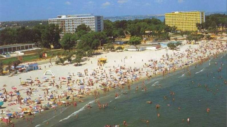 Voucherele de vacanță au transformat bugetarii în principali clienți ai litoralului românesc