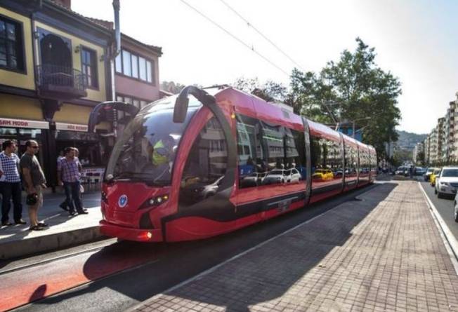 Turcii care concurează cu Astra Arad pentru livrarea tramvaielor în București vor să participe la licitații în alte patru orașe din țară