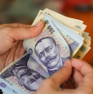 Doar patru din zece români au reușit să facă economii în pandemie