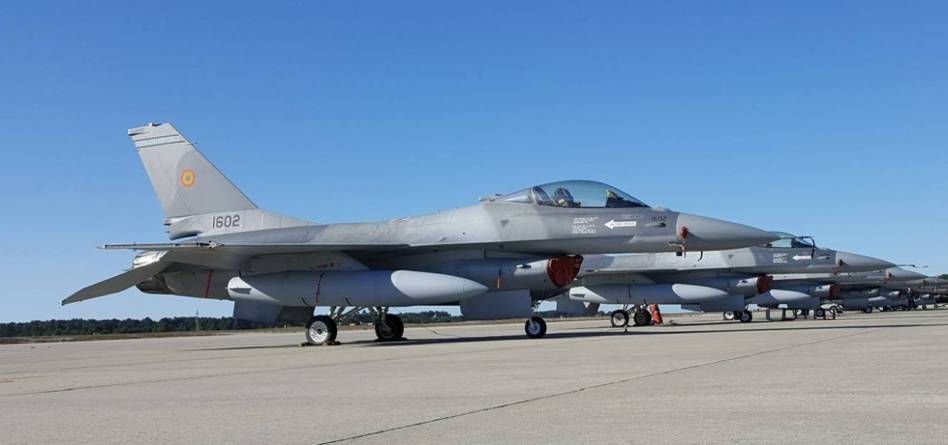 Bulgaria cumpără opt avioane F-16