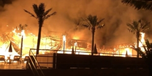 Un club din Mamaia a ars din temelii azi-noapte  VIDEO