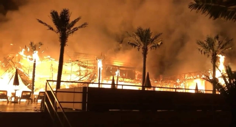 Un club din Mamaia a ars din temelii azi-noapte  VIDEO