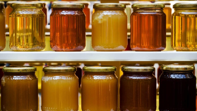 Preşedintele Academiei de Ştiinţe Agricole şi Silvice: În supermarketuri există borcane cu miere falsă
