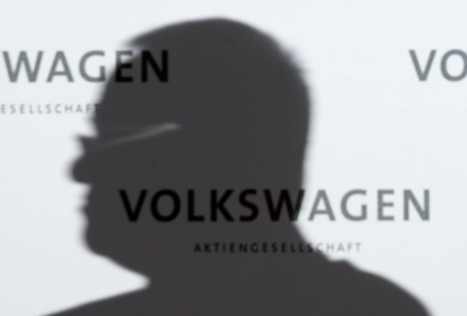 Volkswagen încă nu a scăpat de Dieselgate: Foști și actuali directori, acuzați de manipularea burselor
