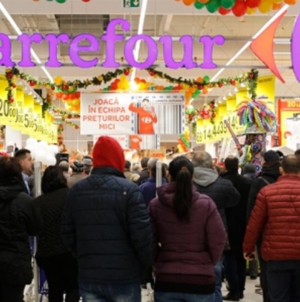 Carrefour vrea să preia rețeaua de supermarketuri a rivalului Casino