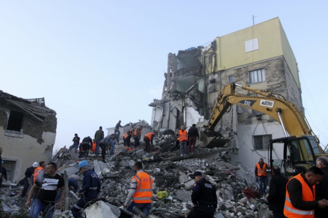 Cutremur în Albania: 52 de salvatori români în ajutorul autorităților. Avertisment MAE