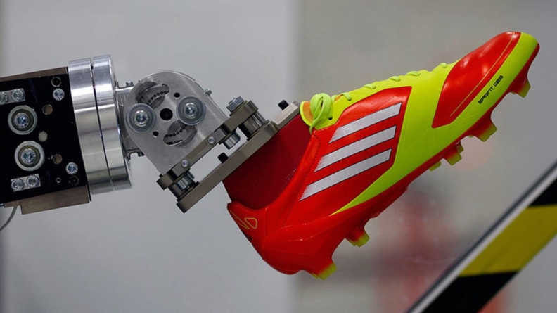 Adidas va muta în Asia fabricile robotizate din Germania şi SUA