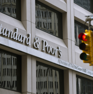 S&P Global a revizuit perspectiva economică a României de la stabilă la negativă