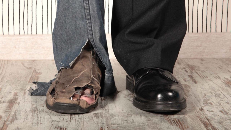 Studiu: 2.100 de persoane dispun în prezent de mai mulţi bani decât averea cumulată a 4,6 miliarde de săraci