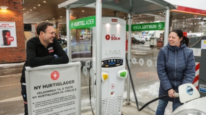 Nouă din zece mașini vândute în 2024 în Norvegia au fost complet electrice