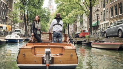 Amsterdam electrifică flota de pe canalele care străbat orașul