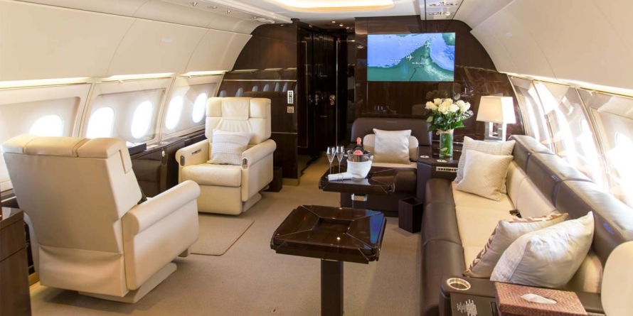 Americanii bogați aflați în Europa, în goană după avioane private