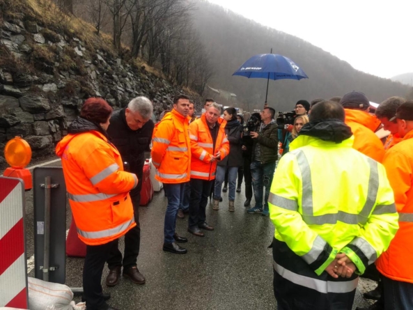 Ministrul Transporturilor despre surparea DN7 Vâlcea – Sibiu: Situația nu arată deloc bine