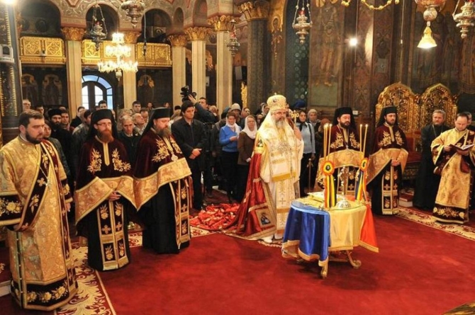 Patriarhul Daniel: Prin Înviere, Mântuitorul Iisus Hristos a biruit Iadul, aducând iubire şi lumină