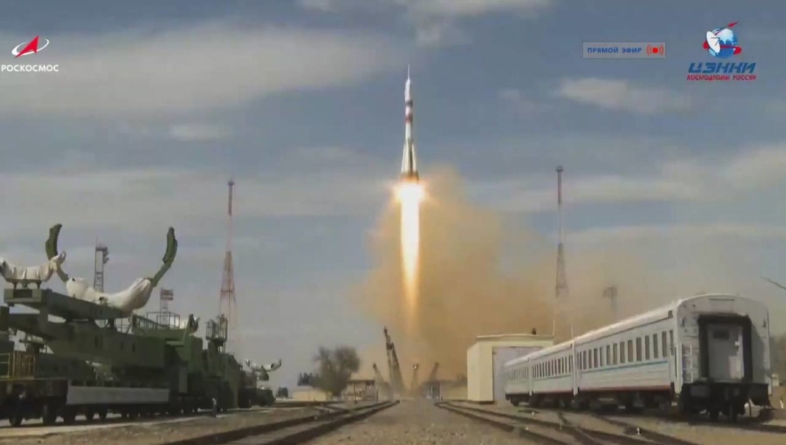 Modulul Soyuz a fost lansat astăzi spre Staţia Spaţială Internaţională cu echipaj uman la bord