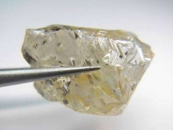 Diamant spectaculos de 171 de carate descoperit în Angola