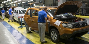 Automobile Dacia reduce din nou producția pe platforma de la Mioveni