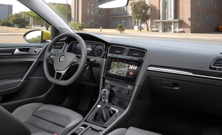 Mașina, plătită ca un telefon mobil. Importatorul Volkswagen lansează „abonamentul de mobilitate”.
