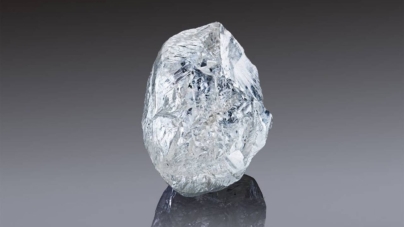 Un diamant de 242 de carate, descoperit de o companie rusă, scos la licitație