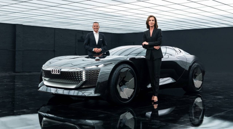 Audi a prezentat SkySphere, un concept care se transformă din GT în roadster