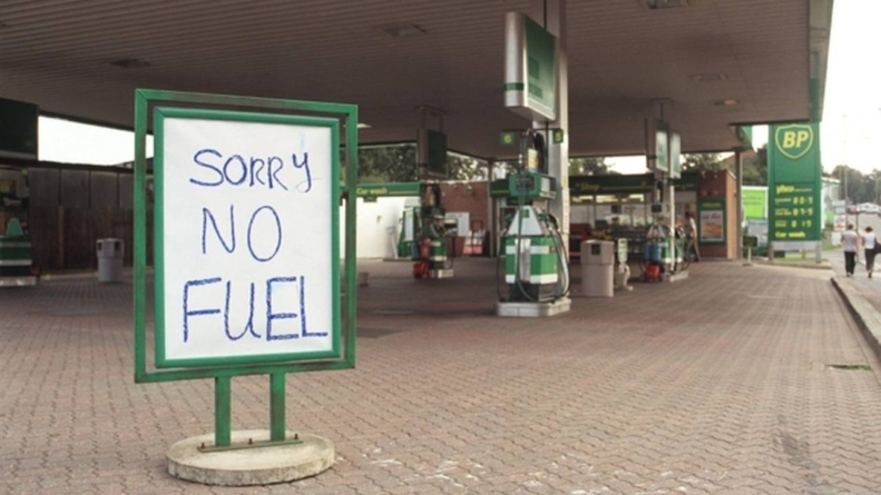 Ministrul britanic al transporturilor acuză șoferii pentru criza de carburanți