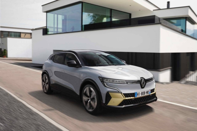 Electricul Renault Megane E-Tech poate fi comandat în România