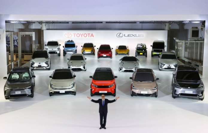 Toyota uimește prin prezentarea unei întregi game de vehicule complet electrice