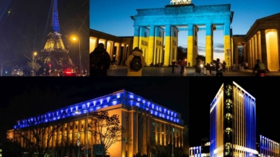 Clădiri emblematice în culorile Ucrainei, simbol al susținerii statului atacat de Rusia