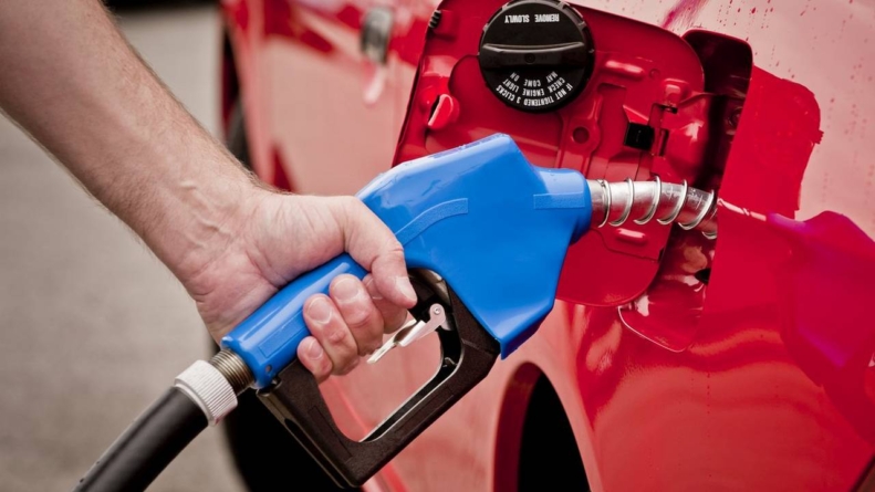 O asociație a transportatorilor solicită Guvernului plafonarea preţurilor carburanţilor