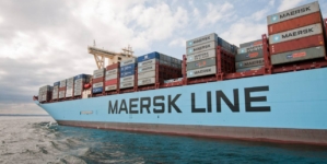Maersk, cea mai mare companie de transport maritim, va opri temporar transporturile către Rusia