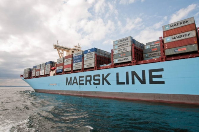 Maersk, cea mai mare companie de transport maritim, va opri temporar transporturile către Rusia