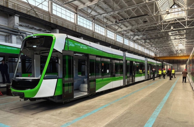 Primul tramvai dintre cele 100 comandate de STB, testat azi-noapte în București