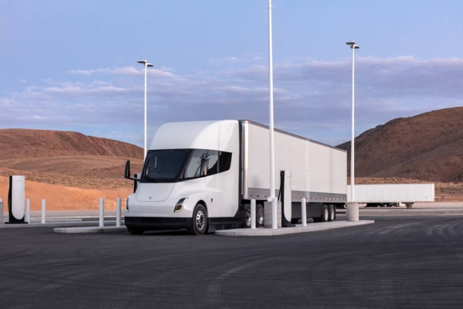 Camioanele electrice Tesla Semi vor fi utilizate de Pepsi Co „un milion de mile”