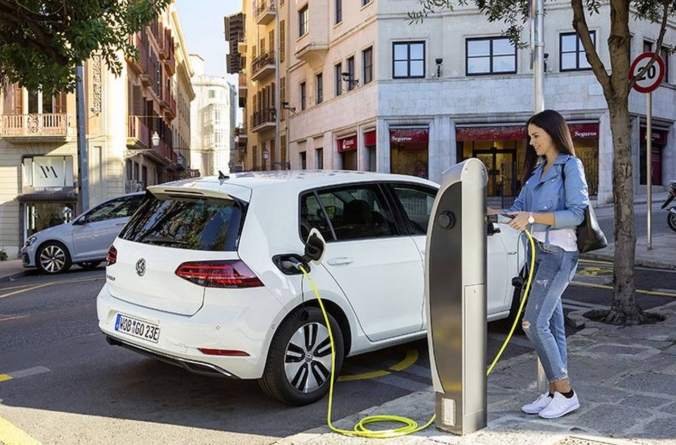 Volkswagen și Enel investesc împreună 200 mil. euro în 3.000 de puncte de încărcare pentru mașini electrice în Italia