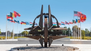 NATO: Stagiară arestată pentru suspiciuni de „spionaj în beneficiul unei ţări terţe”