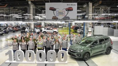 Dacia Jogger cu numărul 100.000 a ieșit deja pe poarta uzinei din Mioveni