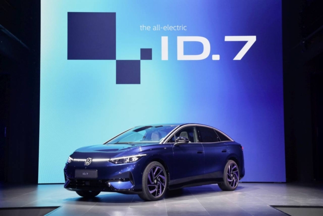 Volkswagen ID.7 în lumina reflectoarelor la Shanghai: autonomie maximă de 700 km și încărcare până la 200 kW