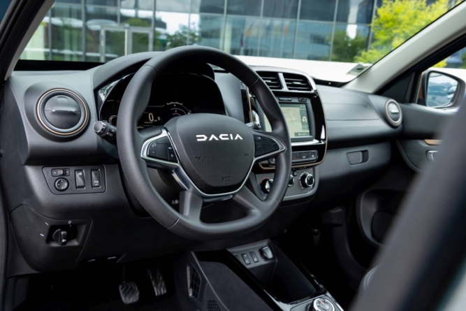 Problema pieselor de schimb pentru Dacia Spring, mai puțin gravă, dar departe de soluționare