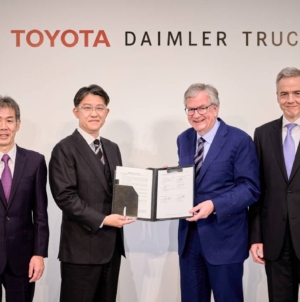 Daimler și Toyota au decis să unească Mitsubishi Fuso cu Hino Motors