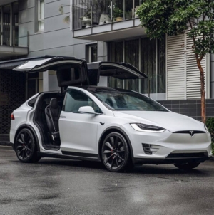 Tesla, „recall” pentru circa 200.000 de mașini
