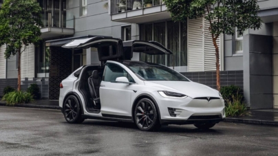 Tesla, „recall” pentru circa 200.000 de mașini