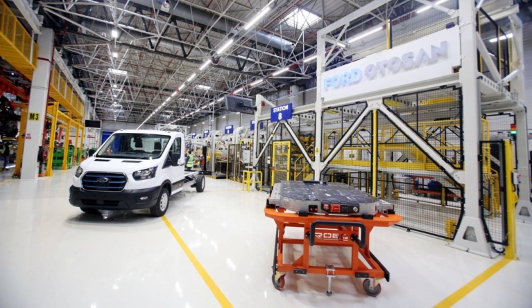 Koç Holding, mare acționar Ford Otosan, a renunțat la uzina de baterii din Turcia