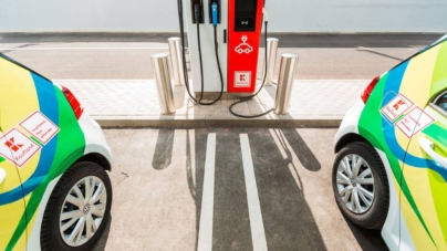 Kaufland România lansează aplicația E-Mobility, dedicată clienților cu mașini electrice