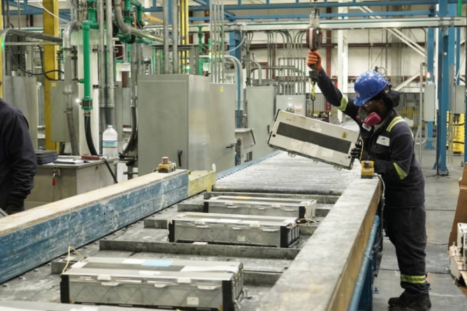 Un joint-venture americano-polonez va recicla 86.000 de baterii pentru mașini electrice pe an