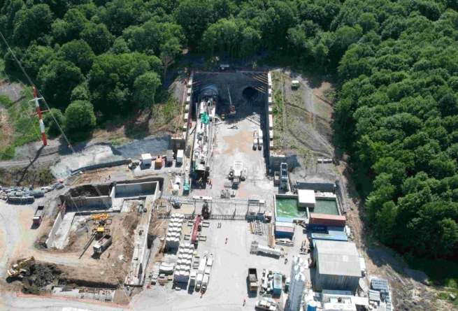 AKTOR a pornit un nou TBM care va săpa al doilea tunel de la Ormeniș al căii ferate Brașov – Sighișoara