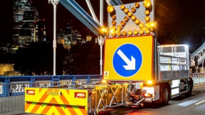 CNAIR cumpără 32 de camioane cu macara, perie rotativă și sisteme de atenuare a șocurilor la impact